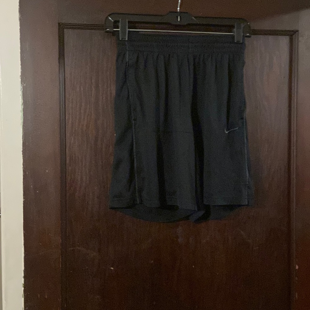 Men’s medium basketball shorts